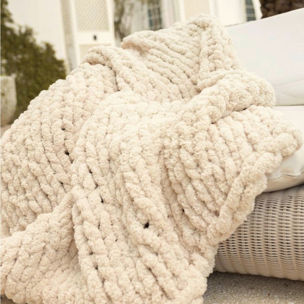 Handmade fluffy blanket 🍁🍂🤩 Great for fall and Christmas!!